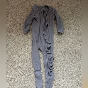 Kyte BABY Gray Ruffled Footie